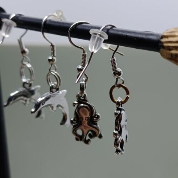 Lot of 4 Earrings Nautical Theme Silvertone Octopus Dolphin Compass Anchor - Picture 6 of 12